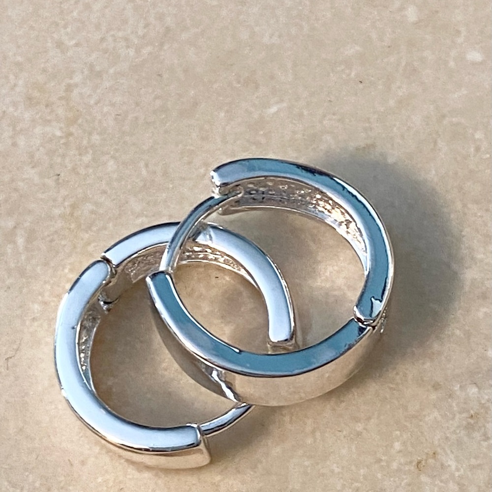 Tiny silver plated hoop earrings - great condition
